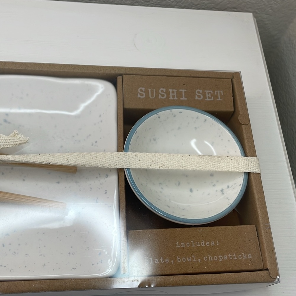 Sushi Set - Picture 2 of 3